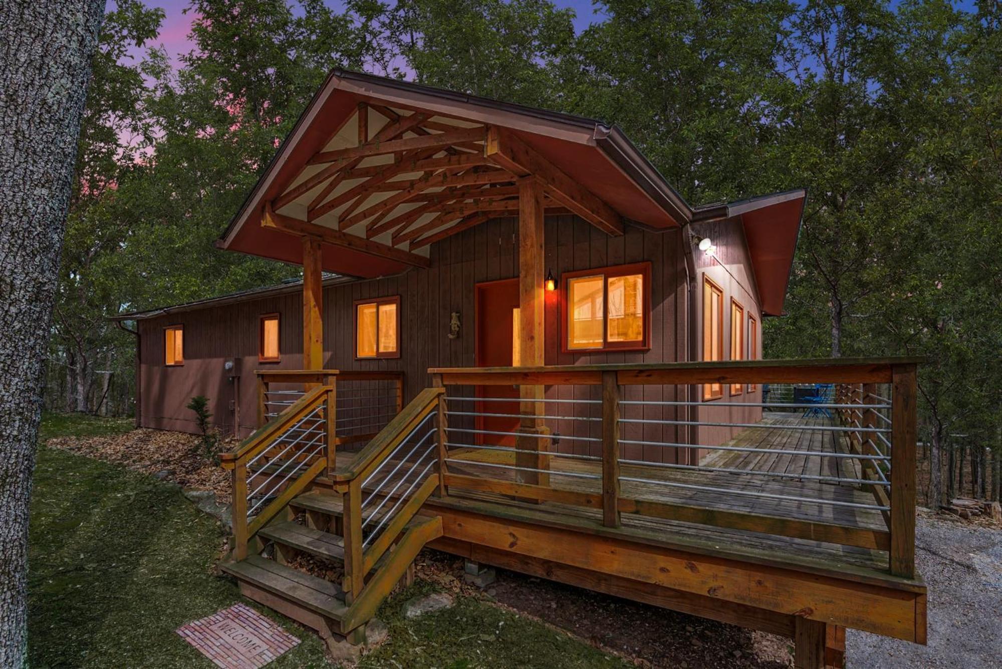 Chalet W Hot Tub, Large Deck, Grill, & Fast Wifi Berkeley Springs Bagian luar foto