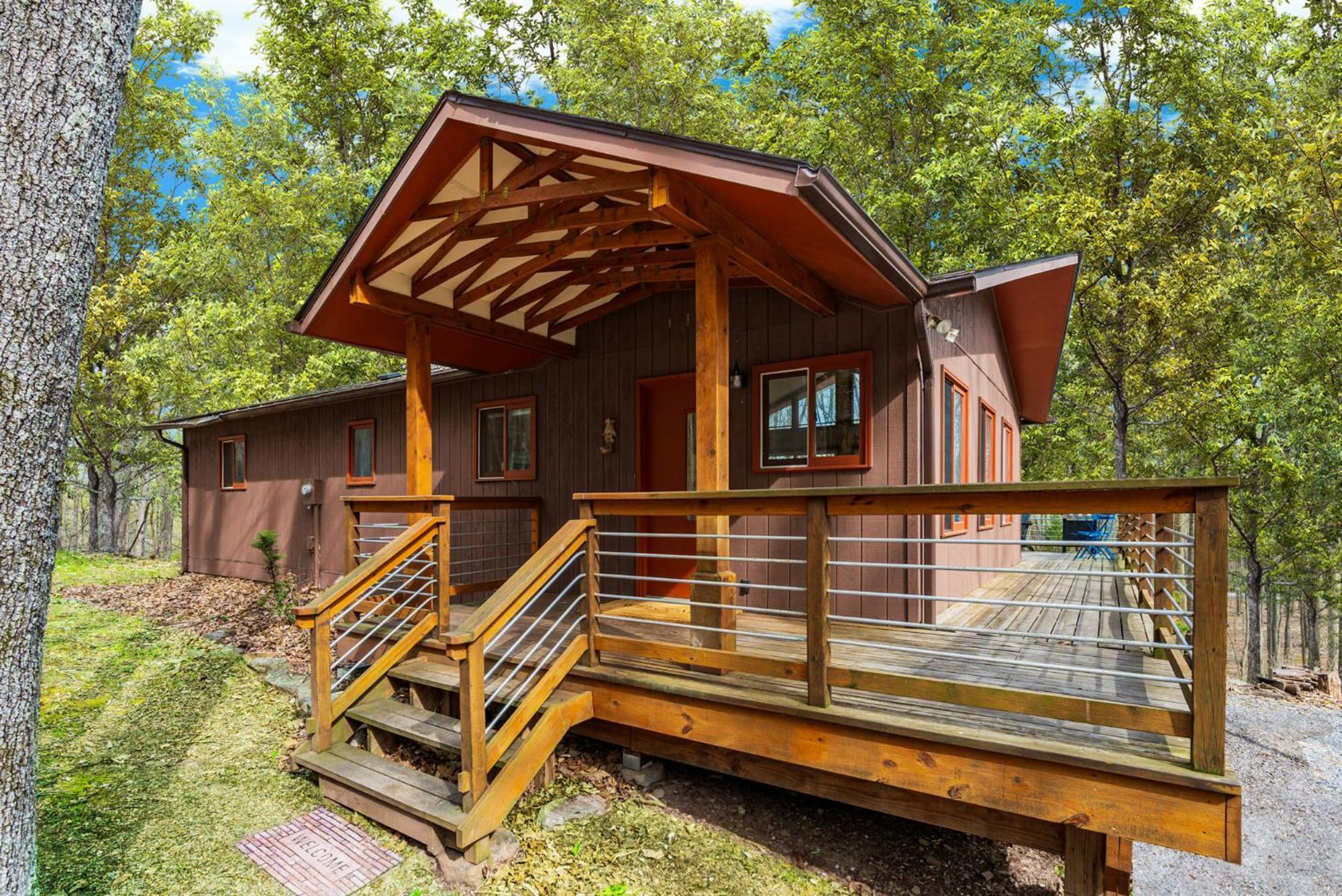 Chalet W Hot Tub, Large Deck, Grill, & Fast Wifi Berkeley Springs Bagian luar foto