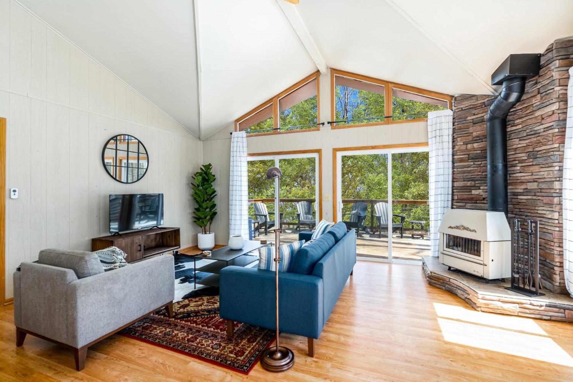 Chalet W Hot Tub, Large Deck, Grill, & Fast Wifi Berkeley Springs Bagian luar foto