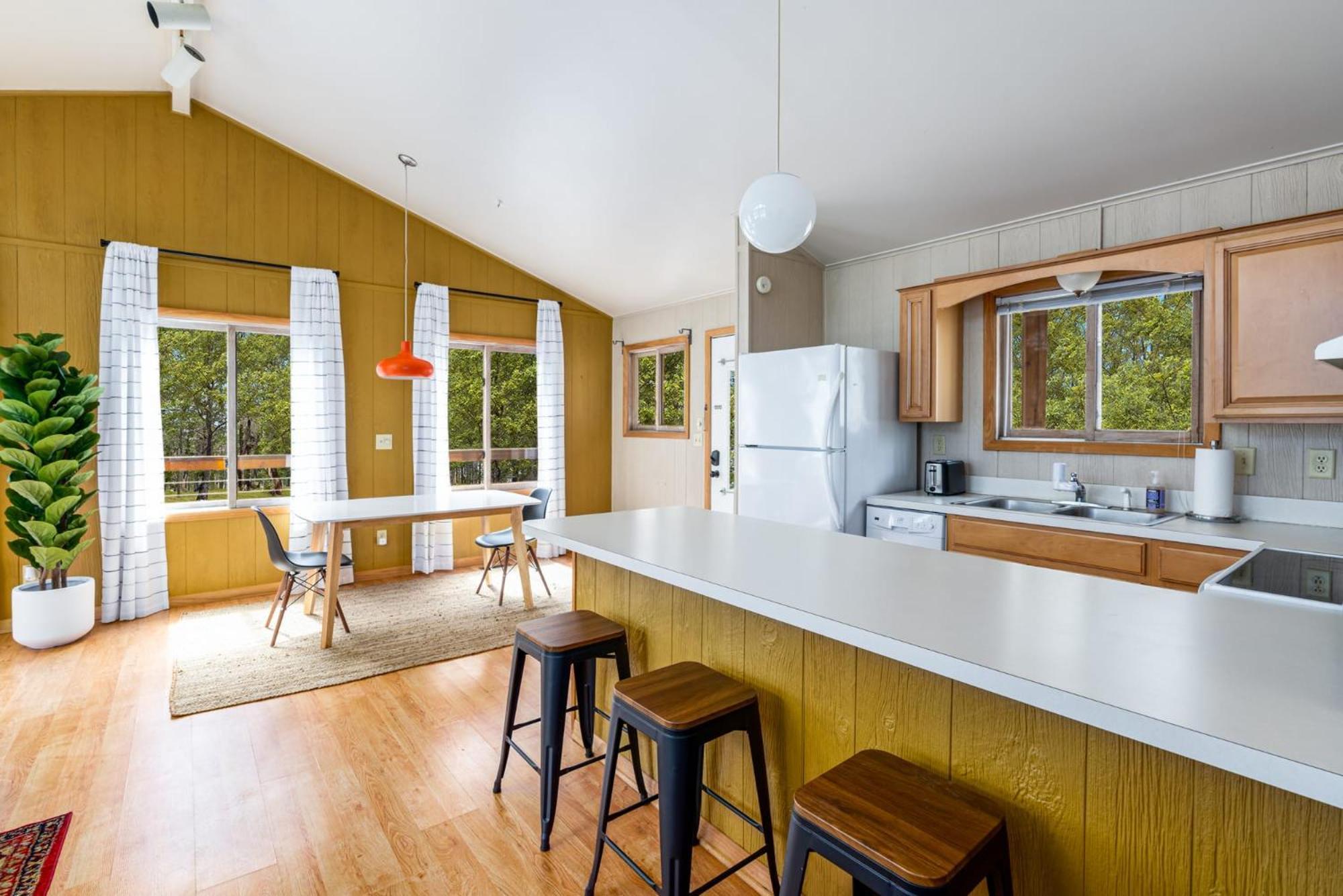 Chalet W Hot Tub, Large Deck, Grill, & Fast Wifi Berkeley Springs Bagian luar foto